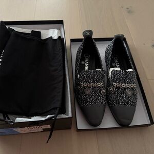 Authentic Pre-owned Chanel flat shoes size EUR 36